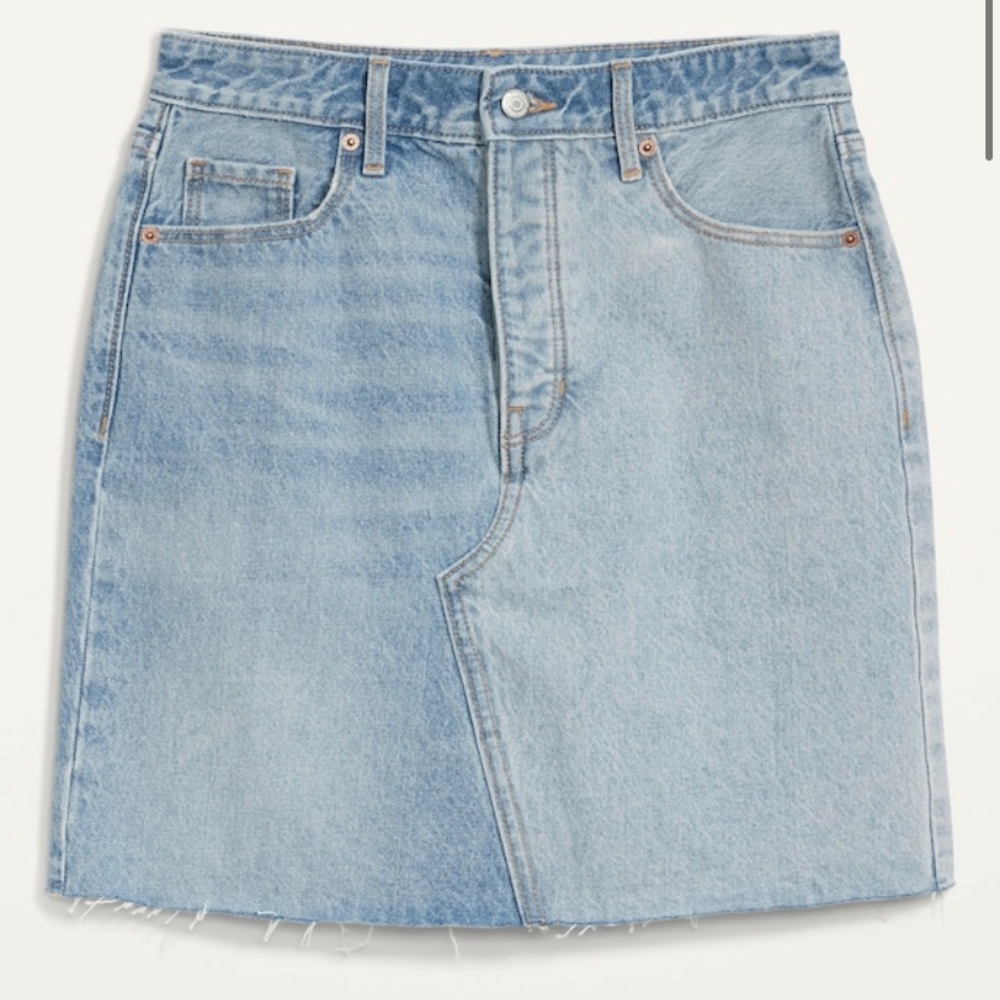 High waisted, non-stretch denim skirt